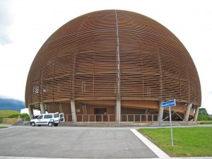 Glóbus vedy a inovácií, jedna z budov Európskej organizácie jadrového výskumu - CERN, prístupná aj pre verejnosť. Slúži na organizovanie akcií, konferencií a jednorazových výstav.