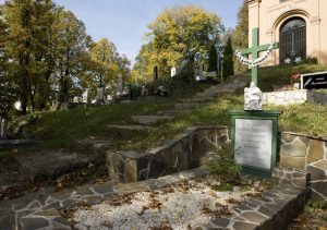 Posledné miesto odpočinku Jozefa Dekreta Matejovie na banskobystrickom cintoríne.
