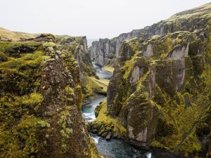 Stret dvoch kontinentálnych platní, severoamerickej a euroázijskej, na Islande.