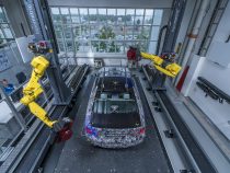 Virtuálne nové BMW radu 5: Vysoko presná, plne automatizovaná meracia technológie vytvára 3D model nadchádzajúcej generácie.
