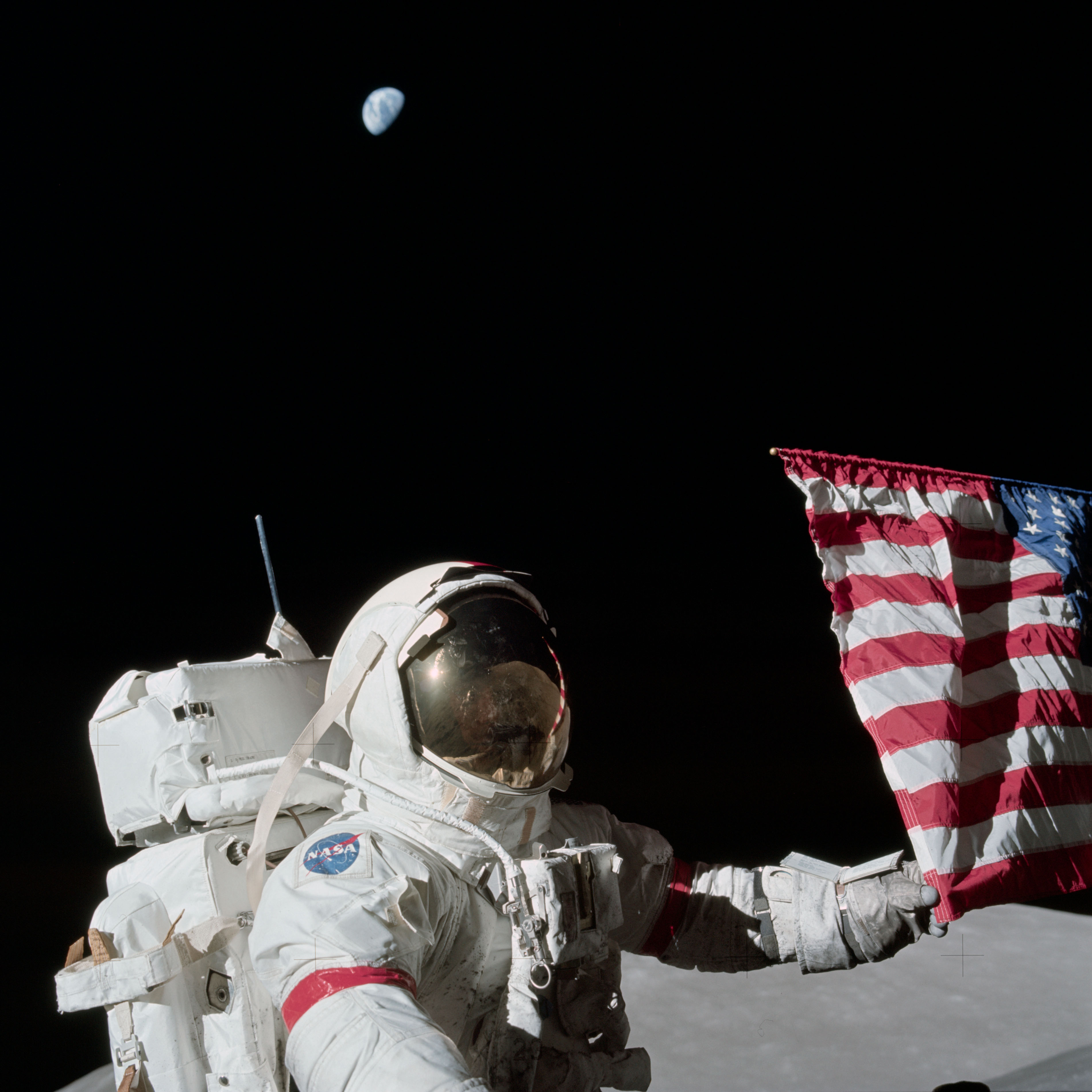 Какой 1 человек был на луне. Аполлон 17. Юджин Сернан американский космонавт. Юджин Сернан на Луне. Аполлон - 17 1972.