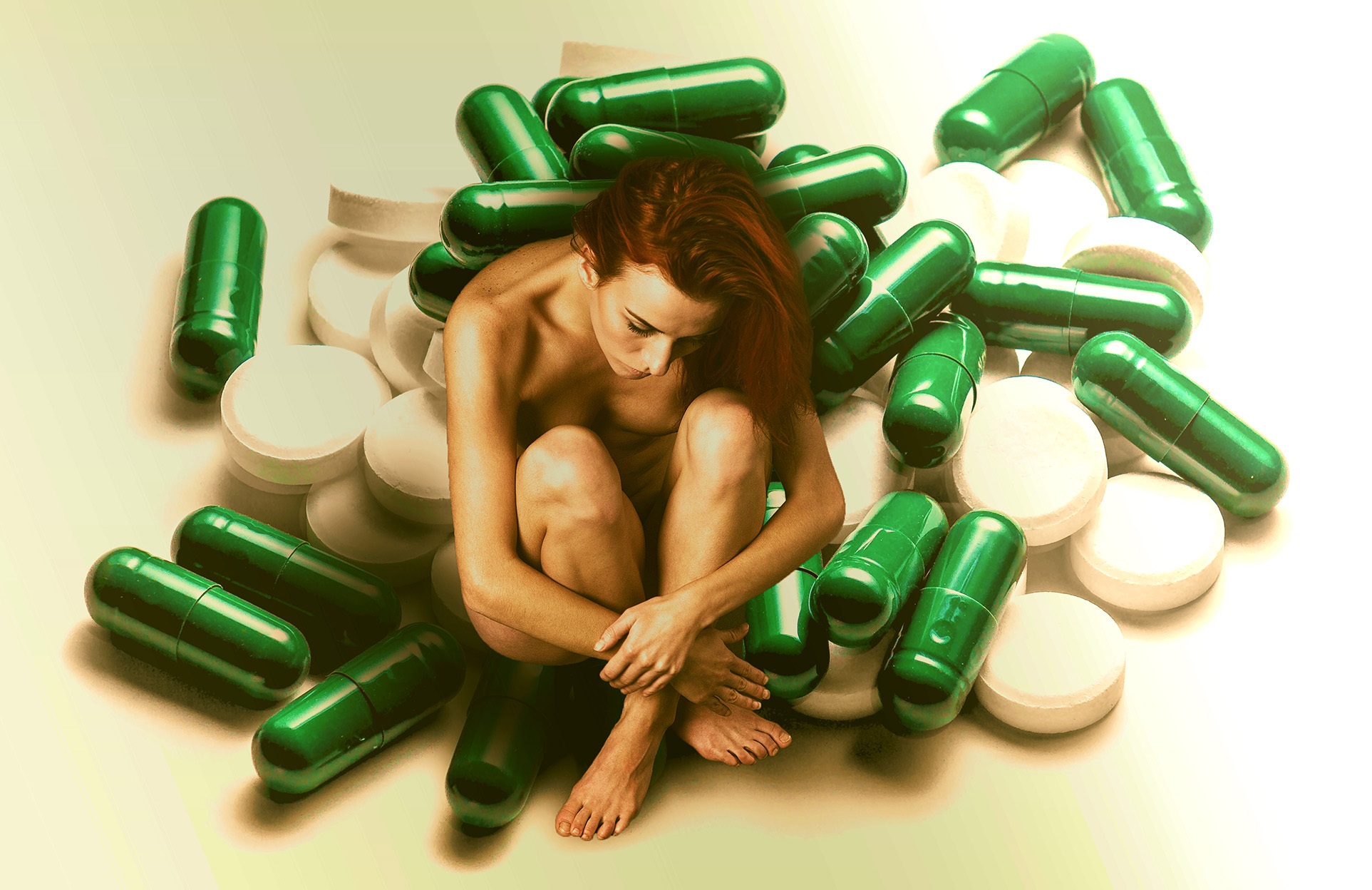 Антидепрессанты волосы. Зависимость от лекарств. Лекарственная терапия. Фотосессия с таблетками. Психостимуляторы таблетки.