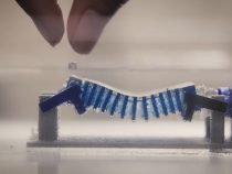 Robot zbiera mikroplasty