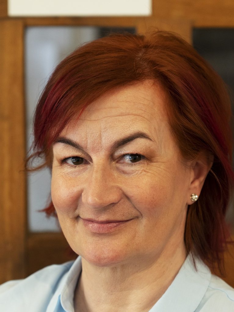 Mgr. Štefánia Petreková na portrétnej fotografii