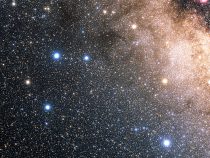 Osamelá čierna diera