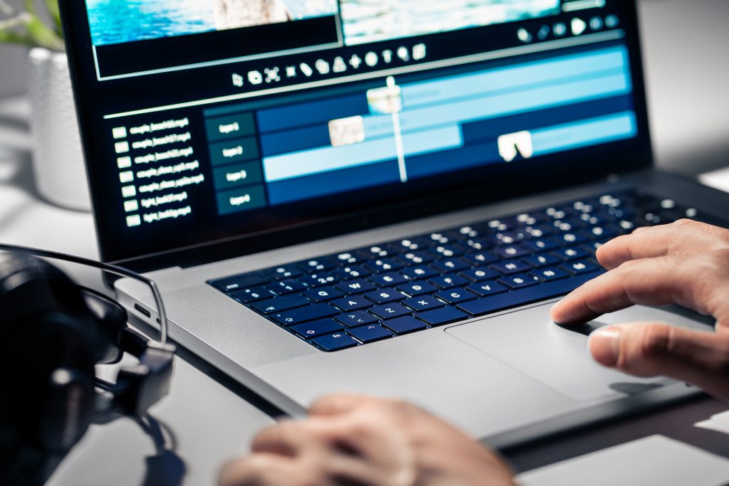 Strihanie videa na notebooku