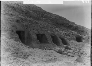 Nekropola s hrobkami vytesanými do skaly