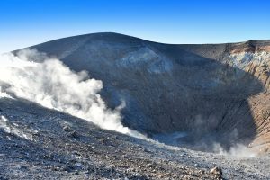 Plyn unikajúci z krátera