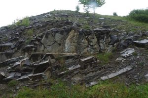 Skalný útvar z kamenných blokov