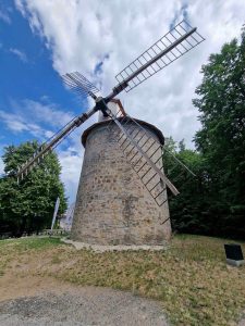 Veterný mlyn z kameňa