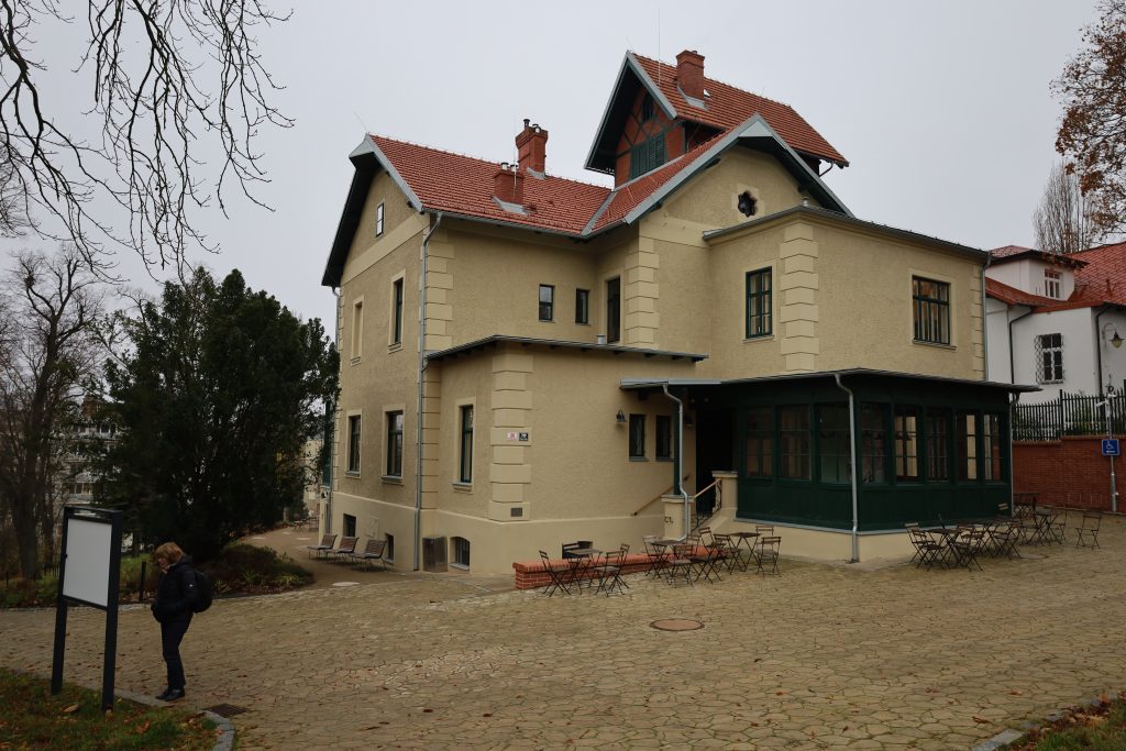 Vonkajší pohľad na Arnoldovu vilu