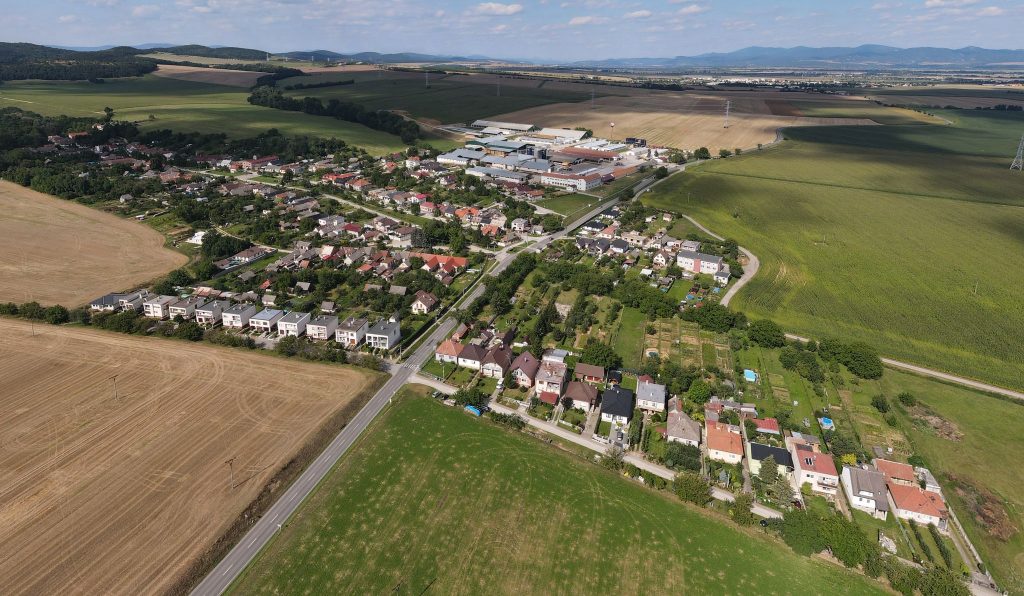 Dronový záber na obec Šterusy