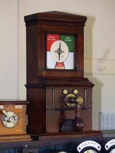 Historický telegrafný prístroj