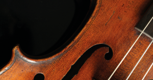 Detailný záber na hudobný nástroj