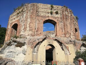 Pozostatky antického chrámu