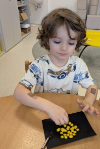 Dieťa pri kreatívnej činnosti