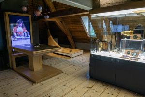 Výstava exponátov v podkroví domu