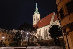 Osvetlenie exteriéru kostola