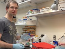 Neobvyklá cesta od génu k proteínu