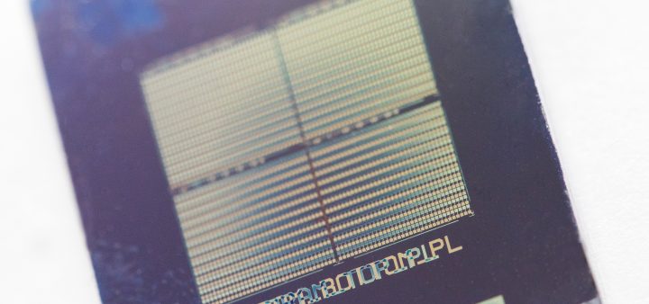 Príbeh memristorov: Keď elektronika dostane pamäť