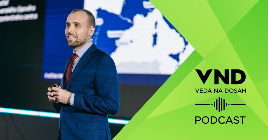 Grafika podcastu VEDA NA DOSAH s Michalom Mičjanom