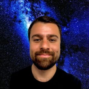 Portrét Tomáša Roška na vesmírnom pozadí