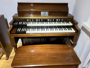 Organ s dvom radmi klávesov