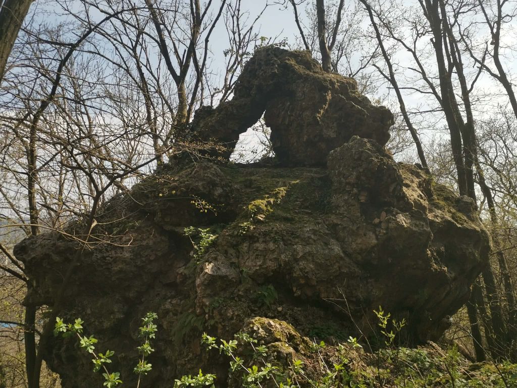 Veža z kameňov