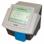 Príklad stolového neutrónového skenera na rýchlu detekciu stopových množstiev priemyselne aj doma vyrobených výbušnín a omamných látok.